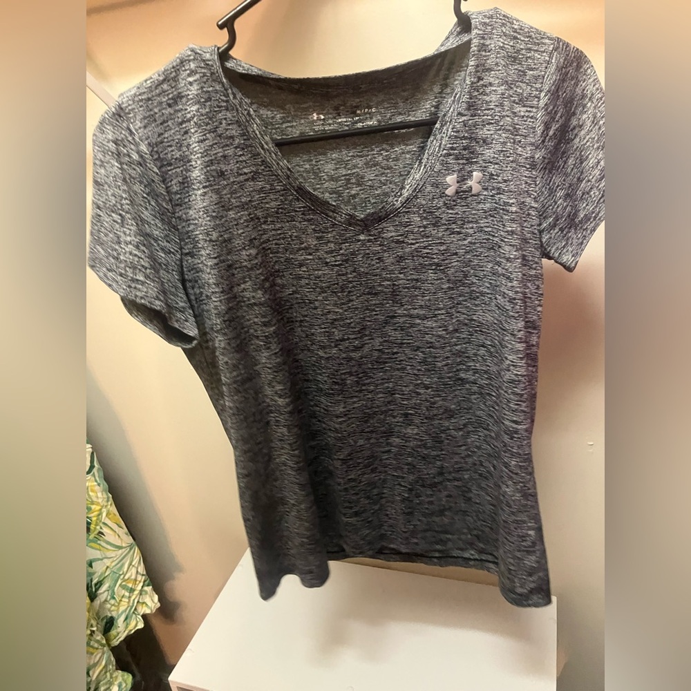 Under Armour Women's Heathered Black V-Neck Tee